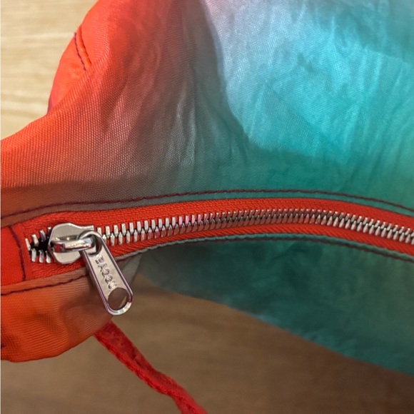 Baggu Rain Medium Crescent - Picture 5 of 7